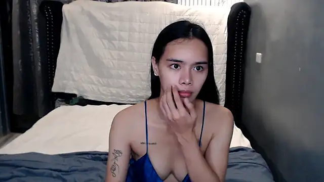 Snapshot of shecutie69 chatting on November 12, 8:19 pm shecutie69 online show from November 12, 8:19 pm