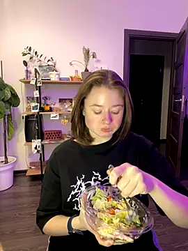 Snapshot of sweetest_pie chatting on December 4, 6:17 pm sweetest pie online show from December 4, 6:17 pm