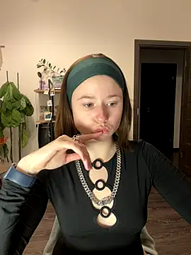 Snapshot of sweetest_pie chatting on December 5, 4:34 pm sweetest pie online show from December 5, 4:34 pm