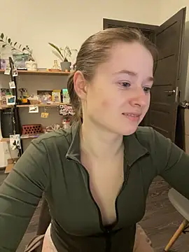 Snapshot of sweetest_pie chatting on December 28, 9:51 pm sweetest pie online show from December 28, 9:51 pm