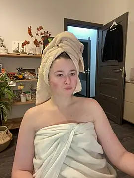 Snapshot of sweetest_pie chatting on February 27, 12:21 am sweetest pie online show from February 27, 12:21 am