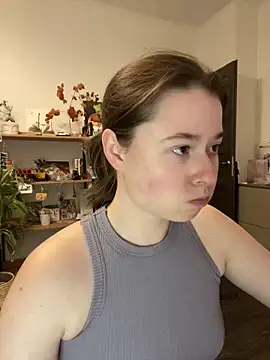 Snapshot of sweetest_pie chatting on March 1, 8:42 pm sweetest pie online show from March 1, 8:42 pm