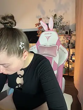 Snapshot of sweetest_pie chatting on October 3, 5:43 pm sweetest pie online show from October 3, 5:43 pm