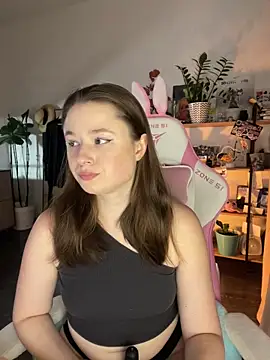 Snapshot of sweetest_pie chatting on October 16, 5:25 pm sweetest pie online show from October 16, 5:25 pm