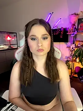 Snapshot of sweetest_pie chatting on December 13, 7:53 pm sweetest pie online show from December 13, 7:53 pm