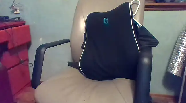 Snapshot of peaches_playz chatting on February 15, 9:37 pm peaches playz online show from February 15, 9:37 pm