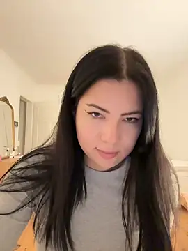 clairewntr online show from December 18, 4:06 pm