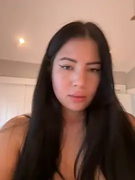 clairewntr online show from February 5, 10:44 pm