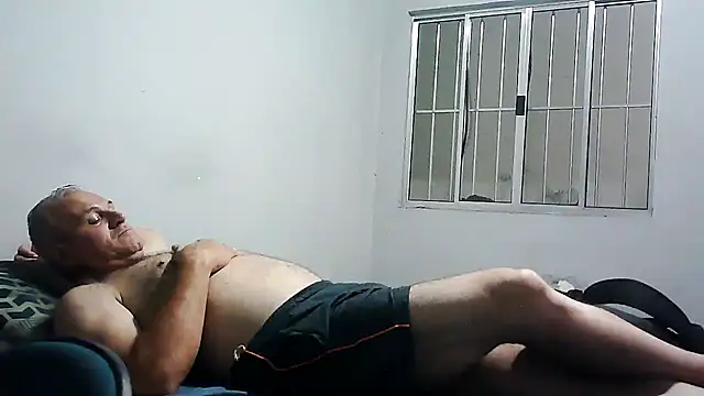 Snapshot of eduar570 chatting on December 21, 12:51 am eduar570 online show from December 21, 12:51 am