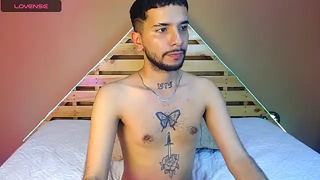 Snapshot of sexxgods chatting on December 23, 11:17 pm sexxgods online show from December 23, 11:17 pm