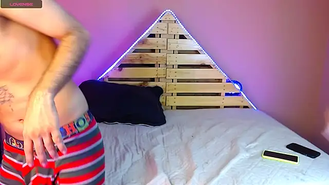 Snapshot of sexxgods chatting on February 1, 11:48 pm sexxgods online show from February 1, 11:48 pm