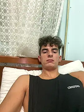 Snapshot of alessandro893000 chatting on November 22, 7:51 am alessandro893000 online show from November 22, 7:51 am