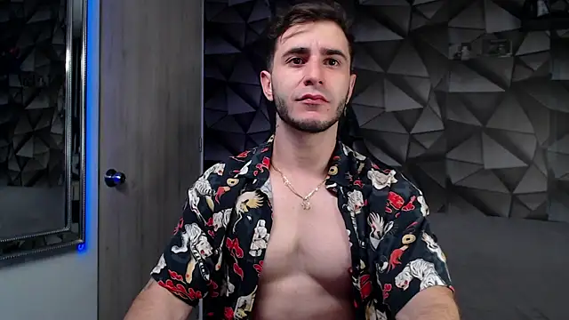 Snapshot of Latino_stud4u chatting on September 23, 12:02 am Latino stud4u online show from September 23, 12:02 am