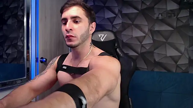 Snapshot of Latino_stud4u chatting on October 11, 1:27 am Latino stud4u online show from October 11, 1:27 am