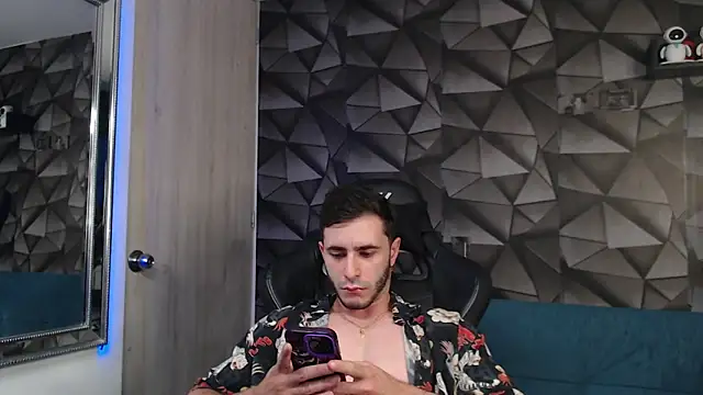 Snapshot of Latino_stud4u chatting on November 3, 1:40 am Latino stud4u online show from November 3, 1:40 am