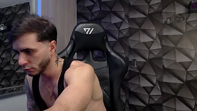 Snapshot of Latino_stud4u chatting on November 6, 11:15 pm Latino stud4u online show from November 6, 11:15 pm