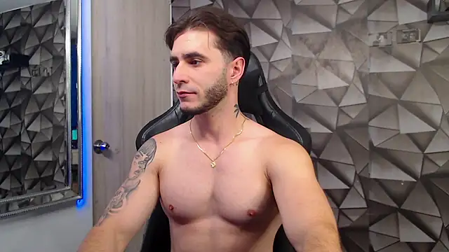 Snapshot of Latino_stud4u chatting on November 15, 12:19 am Latino stud4u online show from November 15, 12:19 am