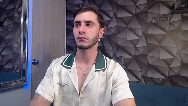 Snapshot of Latino_stud4u chatting on November 21, 12:43 am Latino stud4u online show from November 21, 12:43 am