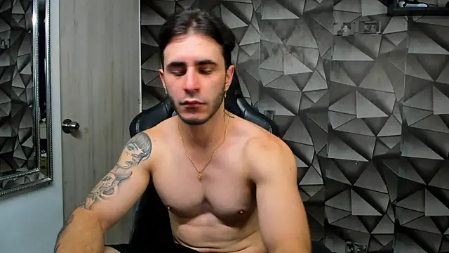 Snapshot of Latino_stud4u chatting on December 20, 1:02 am Latino stud4u online show from December 20, 1:02 am