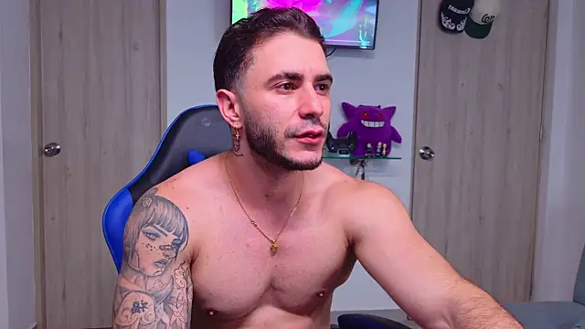 Snapshot of Latino_stud4u chatting on June 25, 2:22 am Latino stud4u online show from June 25, 2:22 am