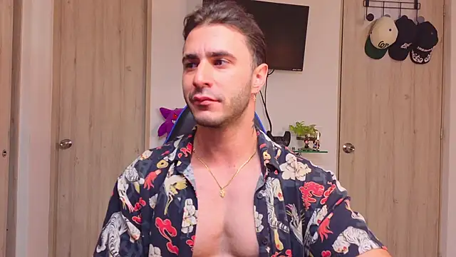 Snapshot of Latino_stud4u chatting on July 13, 7:49 pm Latino stud4u online show from July 13, 7:49 pm