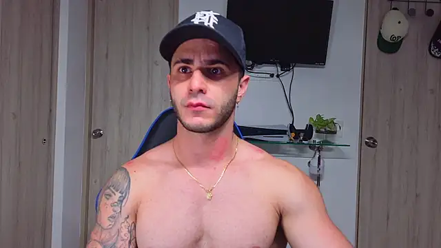 Snapshot of Latino_stud4u chatting on July 15, 10:59 pm Latino stud4u online show from July 15, 10:59 pm