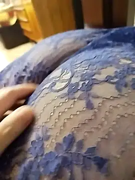 LovlyAnnie online show from December 3, 5:48 am