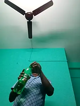 Snapshot of peterhotline chatting on December 4, 12:53 am peterhotline online show from December 4, 12:53 am