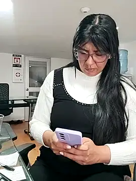 aisha latina online show from March 10, 3:28 pm