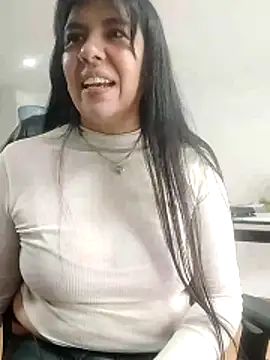 Snapshot of aisha_latina chatting on April 24, 3:36 pm aisha latina online show from April 24, 3:36 pm