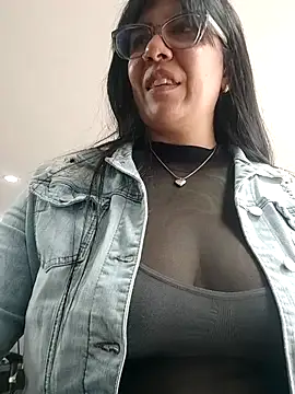 Snapshot of aisha_latina chatting on April 30, 2:56 pm aisha latina online show from April 30, 2:56 pm