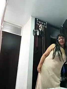 Snapshot of aisha_latina chatting on May 14, 2:46 pm aisha latina online show from May 14, 2:46 pm