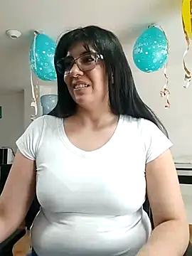 Snapshot of aisha_latina chatting on June 2, 2:41 pm aisha latina online show from June 2, 2:41 pm