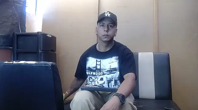 Snapshot of Black_hot266 chatting on December 13, 1:33 pm Black hot266 online show from December 13, 1:33 pm