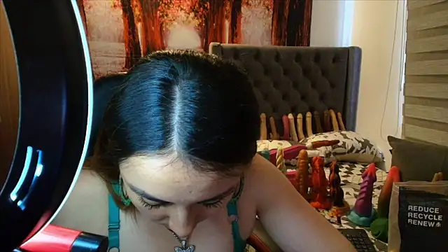 Snapshot of sofia23dirty chatting on April 19, 8:11 pm sofia23dirty online show from April 19, 8:11 pm