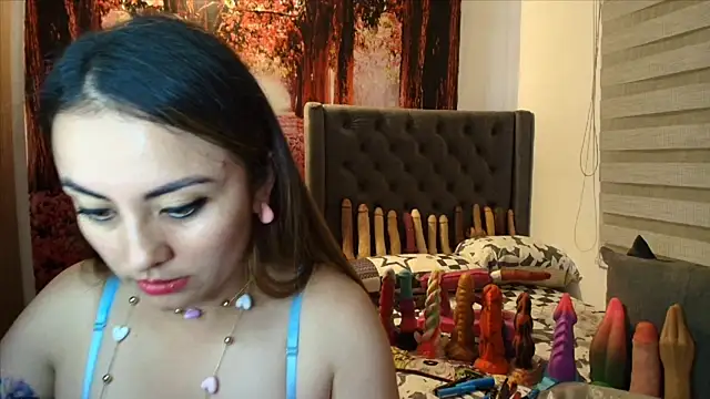 Snapshot of sofia23dirty chatting on April 23, 10:23 pm sofia23dirty online show from April 23, 10:23 pm