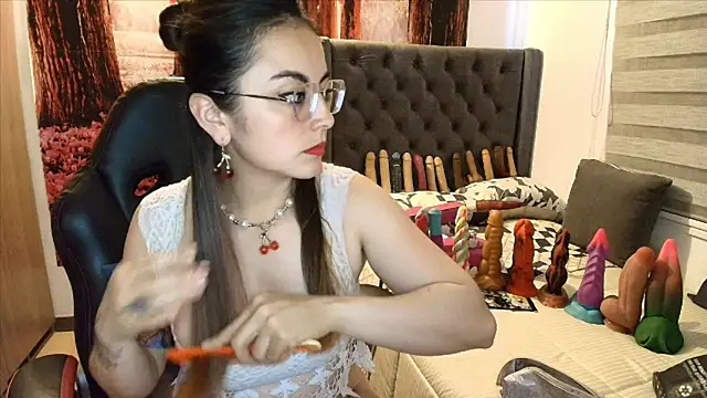 Snapshot of sofia23dirty chatting on May 15, 5:09 pm sofia23dirty online show from May 15, 5:09 pm