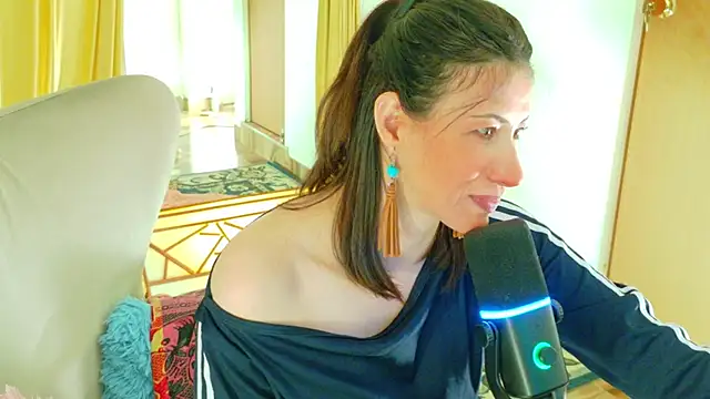 Snapshot of magali_19 chatting on April 17, 10:57 pm magali 19 online show from April 17, 10:57 pm
