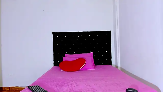 Snapshot of valen_colombian69 chatting on February 8, 4:14 am valen colombian69 online show from February 8, 4:14 am