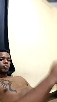 Snapshot of darwin1700 chatting on February 5, 5:20 am darwin1700 online show from February 5, 5:20 am