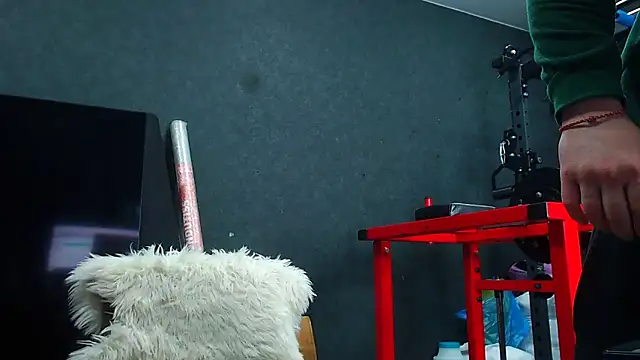 muscularjohnforuX online show from April 15, 2:35 pm