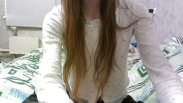 Snapshot of KittyBounty chatting on December 14, 10:25 pm KittyBounty online show from December 14, 10:25 pm