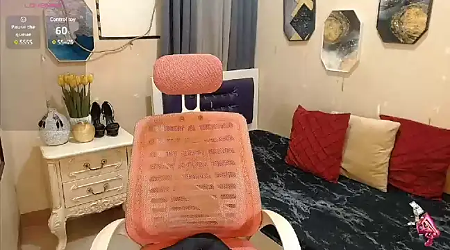 Snapshot of BedtimeMistress chatting on December 9, 9:17 am BedtimeMistress online show from December 9, 9:17 am