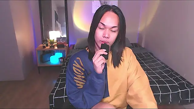 Snapshot of Ur_temptress_sam chatting on December 10, 3:01 pm Ur temptress sam online show from December 10, 3:01 pm