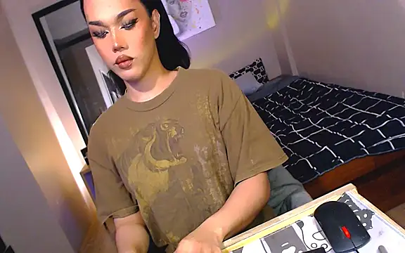 Snapshot of Ur_temptress_sam chatting on March 5, 6:23 pm Ur temptress sam online show from March 5, 6:23 pm