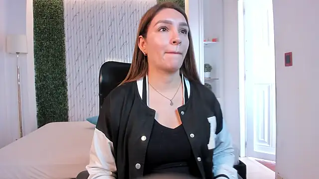 Snapshot of miataylorr1 chatting on November 20, 12:27 pm miataylorr1 online show from November 20, 12:27 pm