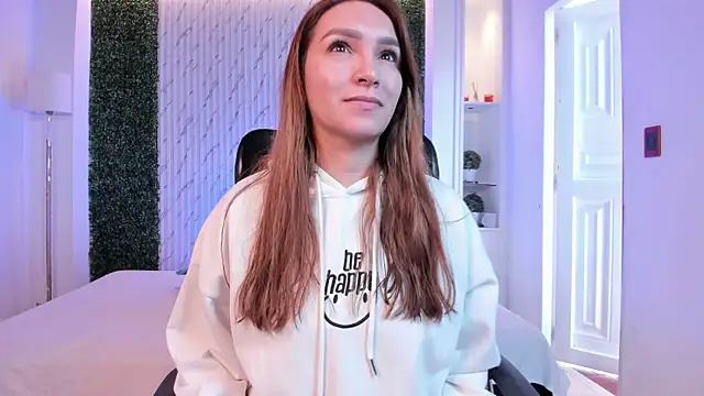 Snapshot of miataylorr1 chatting on December 1, 12:43 pm miataylorr1 online show from December 1, 12:43 pm