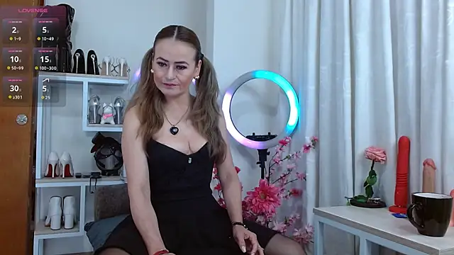 Snapshot of magenta_maturr chatting on September 14, 1:32 pm magenta maturr online show from September 14, 1:32 pm