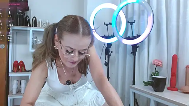 Snapshot of magenta_maturr chatting on September 18, 9:28 pm magenta maturr online show from September 18, 9:28 pm