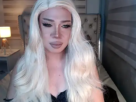 Snapshot of RebecaNextToYou chatting on May 8, 3:39 pm RebecaNextToYou online show from May 8, 3:39 pm